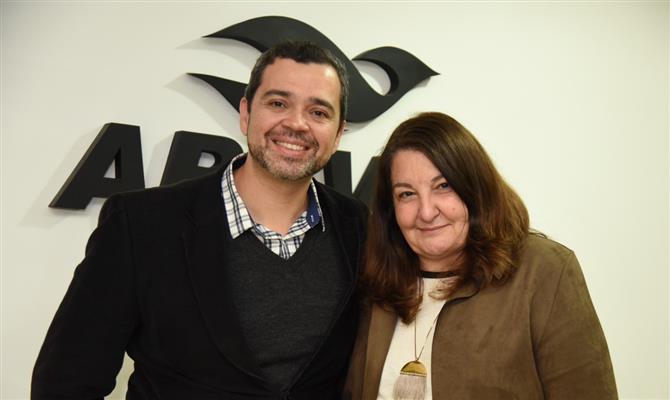 Edmilson Romão, da Abav-SP, com Magda Nassar, da Abav Nacional