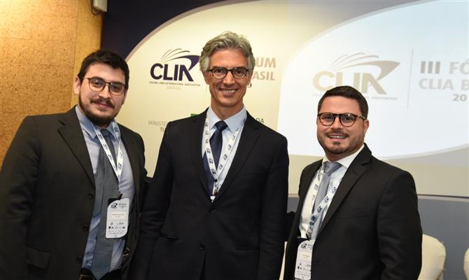 Marco Ferraz, da Clia Brasil, entre Gustavo Lafayette e Fillipi Nobre, da Elo