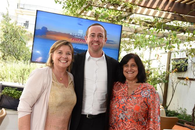 Estela Farina, Matthew Boutwell e Marcia Galvão, da Norwegian Cruise Line