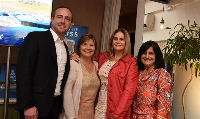 Nilda Pappas, da Incentivare Eventos e Turismo, entre Matthew Boutwell, Estela Farina e Marcia Galvão, da Norwegian Cruise Line