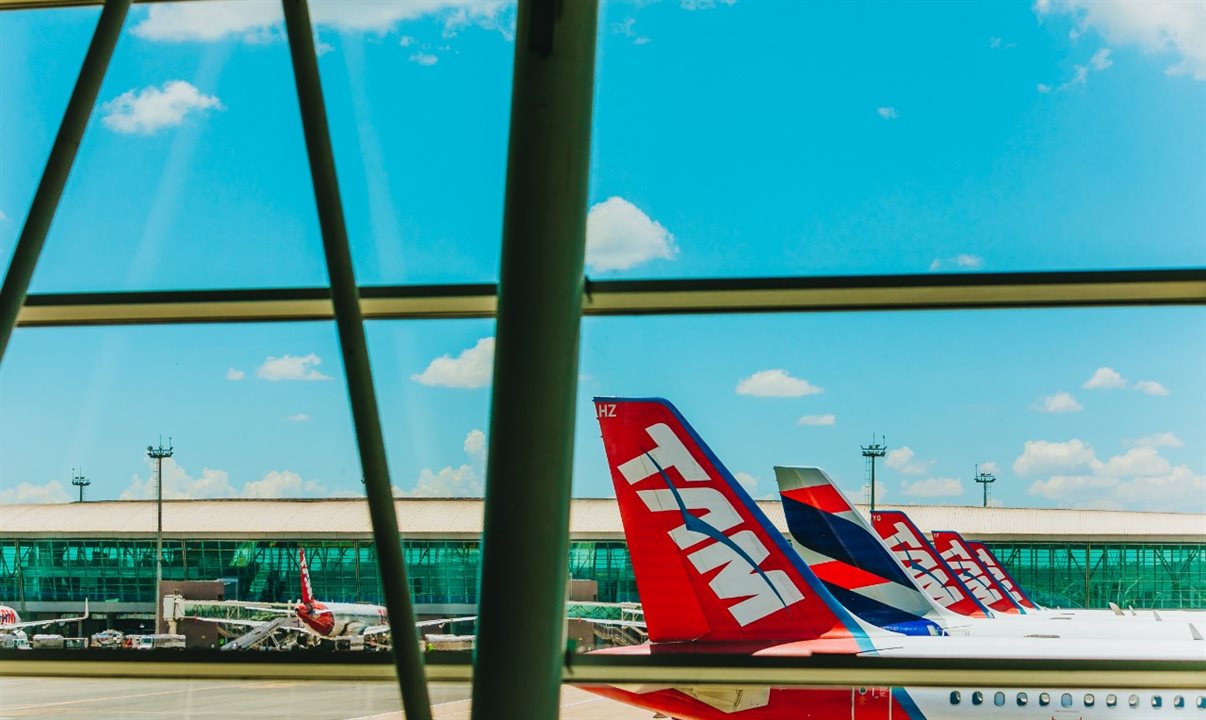 Aeronaves da Latam no aeroporto de Brasília