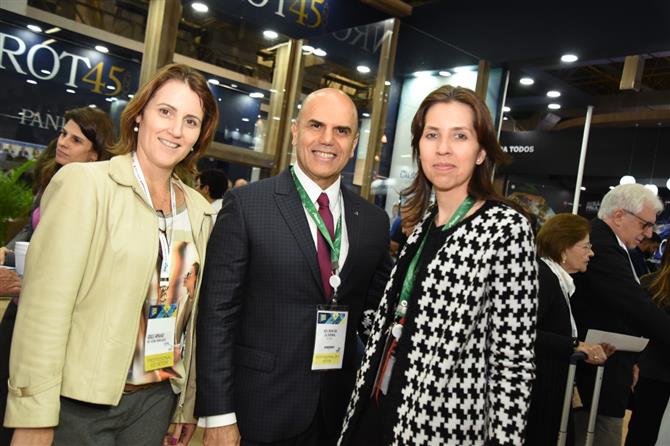 Gisele Abrahão, da GVA, com Nelson de Oliveira e Valéria Fernandes, da Alitalia
