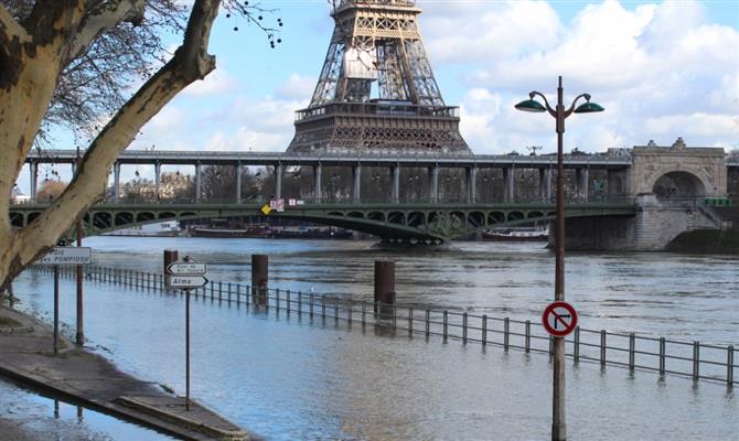Paris, na França, sofreu com enchentes em 2018