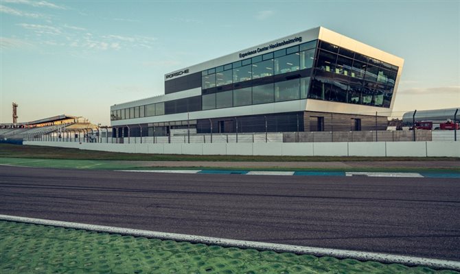 O Porsche Experience Hockenheimring está localizado em Baden-Wurttember, a cerca de 100 quilômetros da sede da marca.