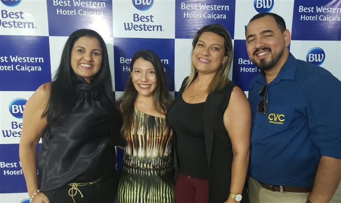 Welania da CVC Paraíba, Karen Schmidt, da Best Western, com Amanda e Francisco, também da CVC Paraíba