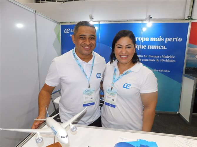 Domingos Santana e Viviane Araujo, da Air Europa