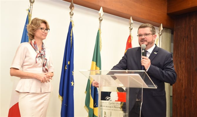 Caroline Putnoki, da Atout France, com o cônsul geral da França em São Paulo, Brieuc Pont, durante evento na capital paulista