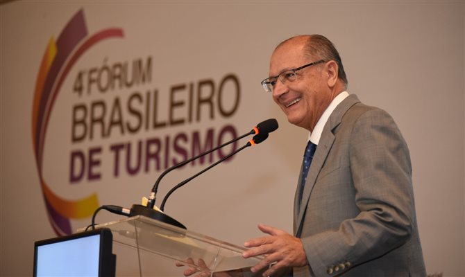 Geraldo Alckmin faz análise do mercado durante fórum