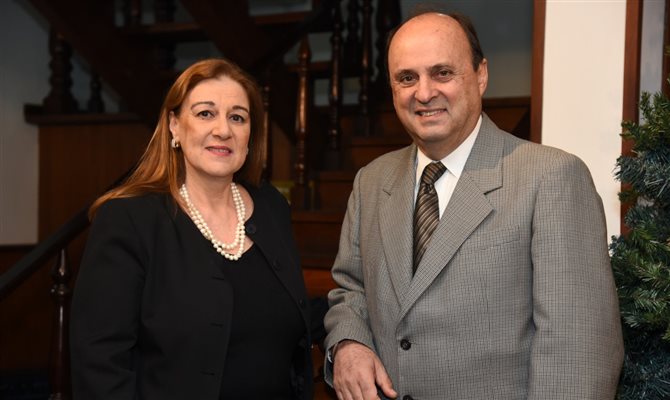 A secretária adjunta de Turismo de Gramado, Rosângela Potter, com o prefeito da cidade, João Alfredo de Castilhos Bertolucci