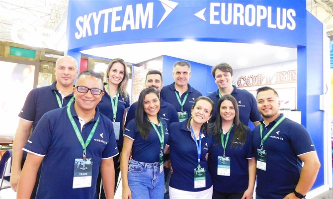 Time da Europlus celebra parceria com Avianca no Festuris