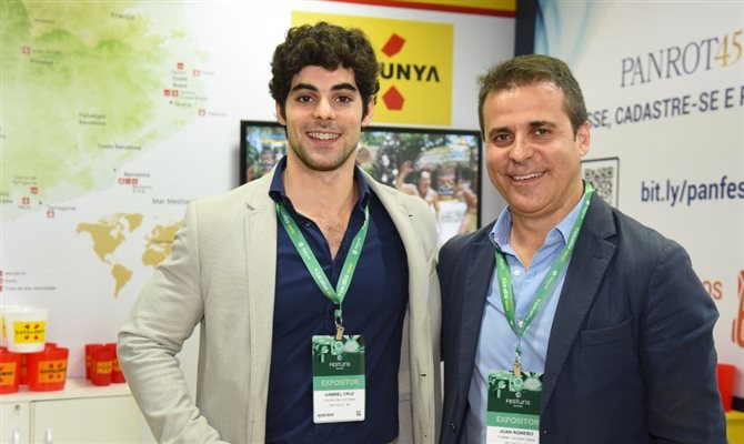 Gabriel Cruz, do Escritório do Turismo da Catalunha no Brasil, e Joan Romero, diretor de Enoturismo do Codorníu, conduziram o evento