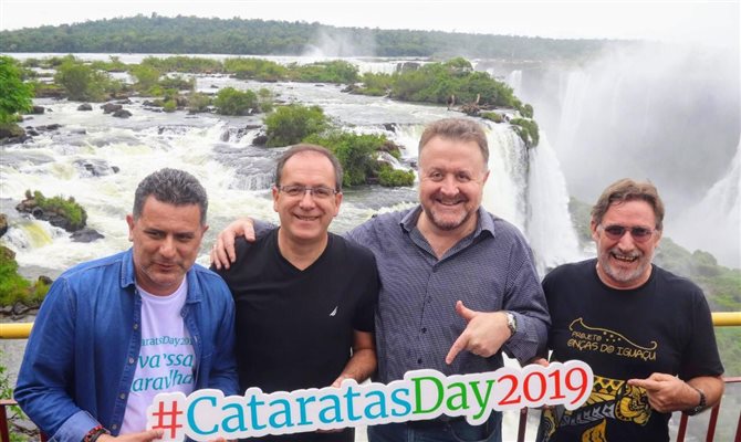 Gilmar Piolla, coordenador do Cataratas Day, com Marcelo Almada, representante do lado argentino, Jean Paul, da Fundação New Seven Wonders, e Ivan Baptiston, do ICMBio