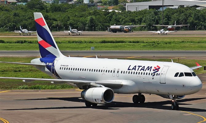 Em 2019, a Latam inaugurou 19 novas rotas no Brasil e adicionou ao mercado quase mil voos regulares por semana