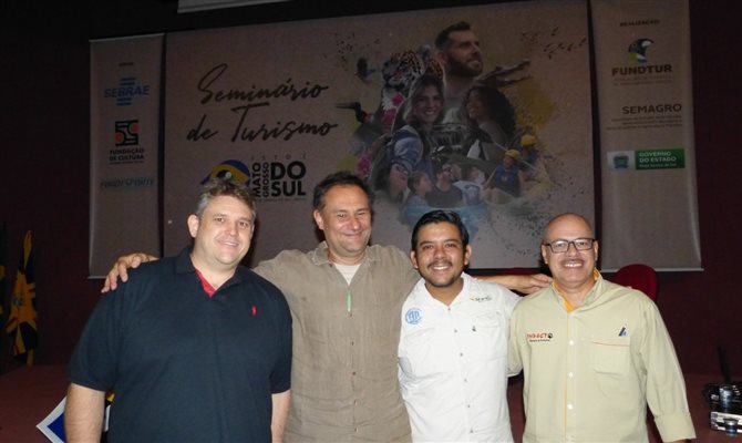 Geancarlo de Lima Merighi (Fundtur-MS), Guto Carvalho (AvistarBrasil), Edson Moroni (biólogo) e Ney Gonçalves (Operadora Impacto)