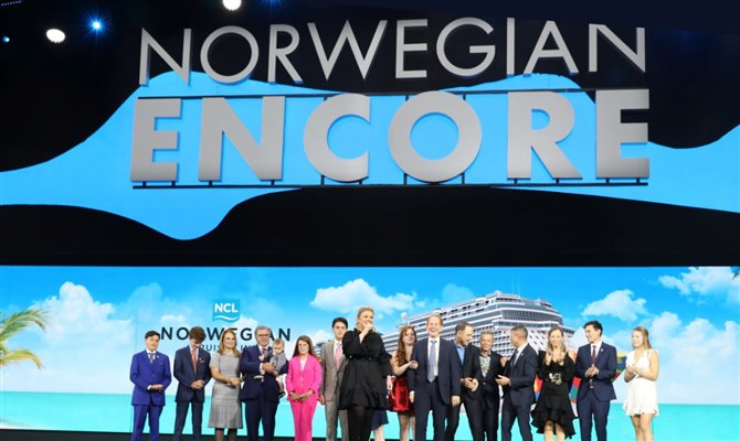 Cerimônia de batismo do Norwegian Encore reuniu mais de 3,5 mil convidados