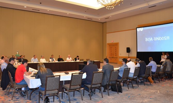 Representantes de 22 TMCs associadas se reúnem em assembleia geral da Abracorp, em Miami