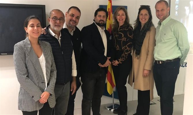 Montse Casas recebe o grupo na visita à Acció - Catalonia Trade & Investiment, órgão do governo da Catalunha que atua como uma agência de competitividade empresarial