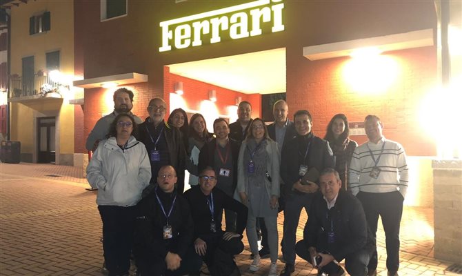 Oscar Pitarch e Massimo Bello levaram o grupo para uma visita no Ferrari Land, um dos parques temáticos do PortAventura World, que fica a pouco tempo de Barcelona