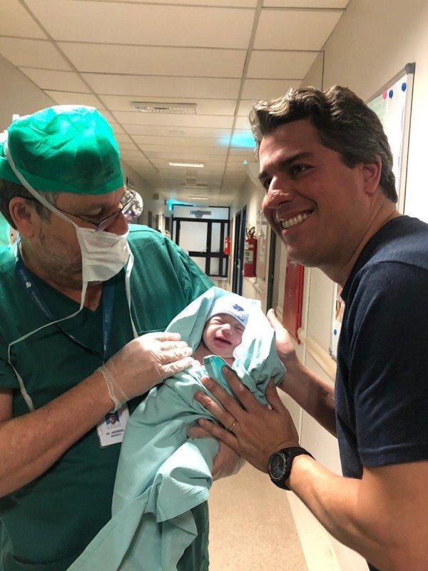 Papai emocionado Juarez Cintra Neto celebra o nascimento do segundo filho