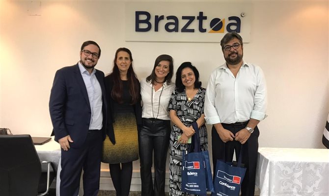 Monica Samia e Roberto Nedelciu, da Braztoa, recepcionaram os novos associados