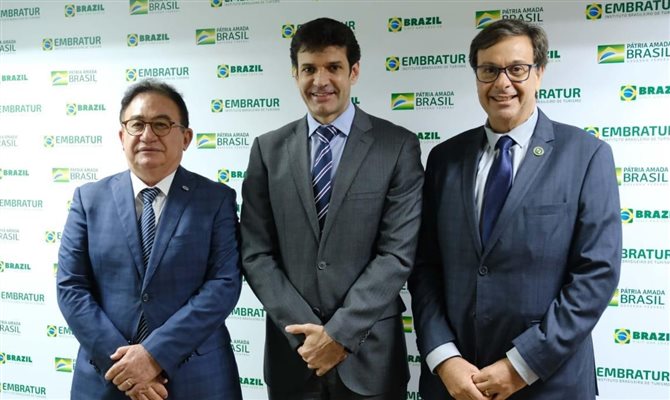 Manoel Linhares (ABIH), Marcelo Álvaro Antônio (Ministro do Turismo) e Gilson Machado (Embratur)