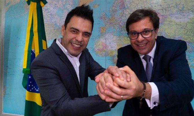 Zezé di Camargo (embaixador do Turismo) e Gilson Machado Neto