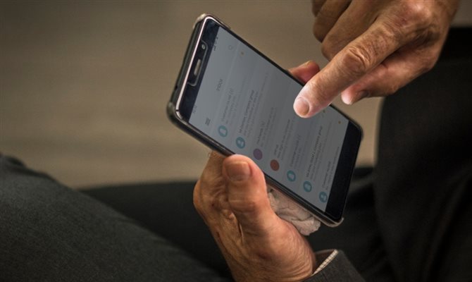 A solução Tap on Phone, da Elo, habilita celulares e tablets para receber pagamentos por aproximação