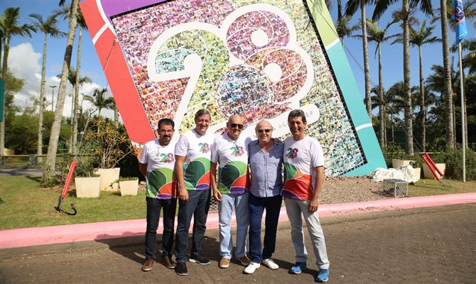 Clever Ávila, Edilson Doubrawa, Hugo Loth, Wilson Wan-Dall e Rogério Siqueira na celebração dos 28 anos do Beto Carrero World
