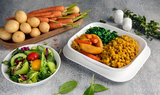 A Emirates possui mais de 170 receitas veganas em sua cozinha
