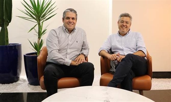 Marcel Cardoso Bicca, novo gerente de Operações Brasil, e Fábio Cardoso, diretor da VHC