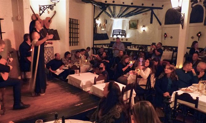 Noite de fado que abriu o fam aconteceu no salão do Restaurante Timpanas, em Lisboa