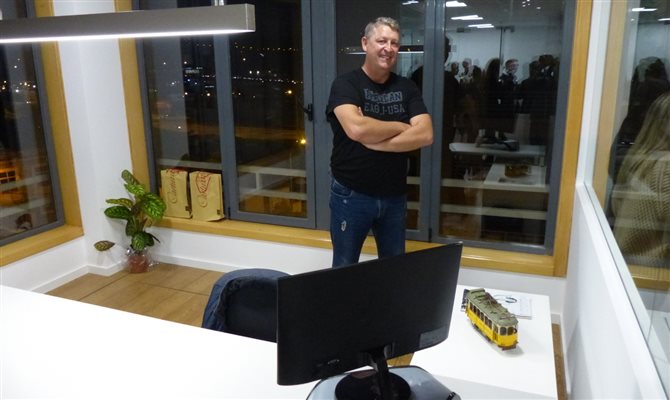 Aroldo Schultz, presidente do Grupo Schultz, em sua sala no novo escritório de Lisboa