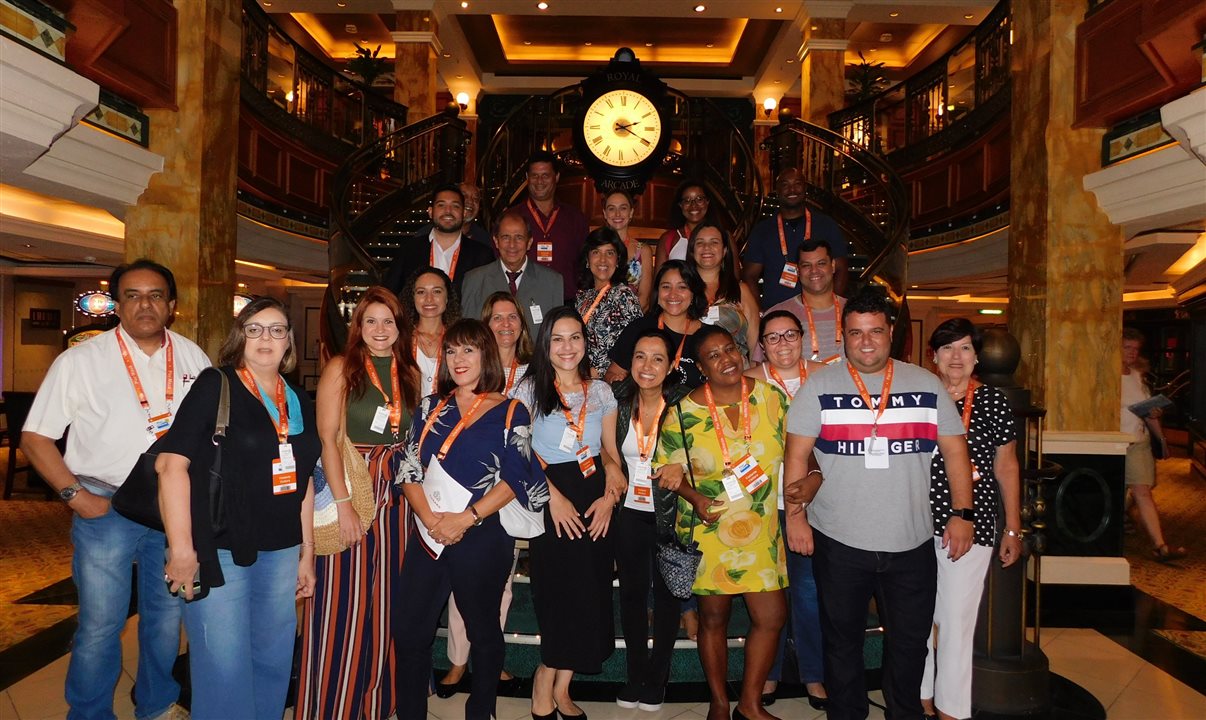 Equipe da Discover Cruises com os agentes de viagens do Rio