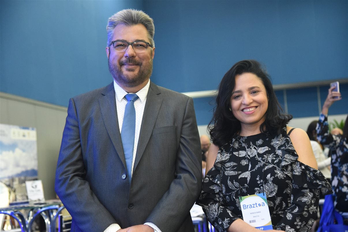 Roberto Nedelciu, presidente da Braztoa, e Monica Samia, diretora executiva da associação