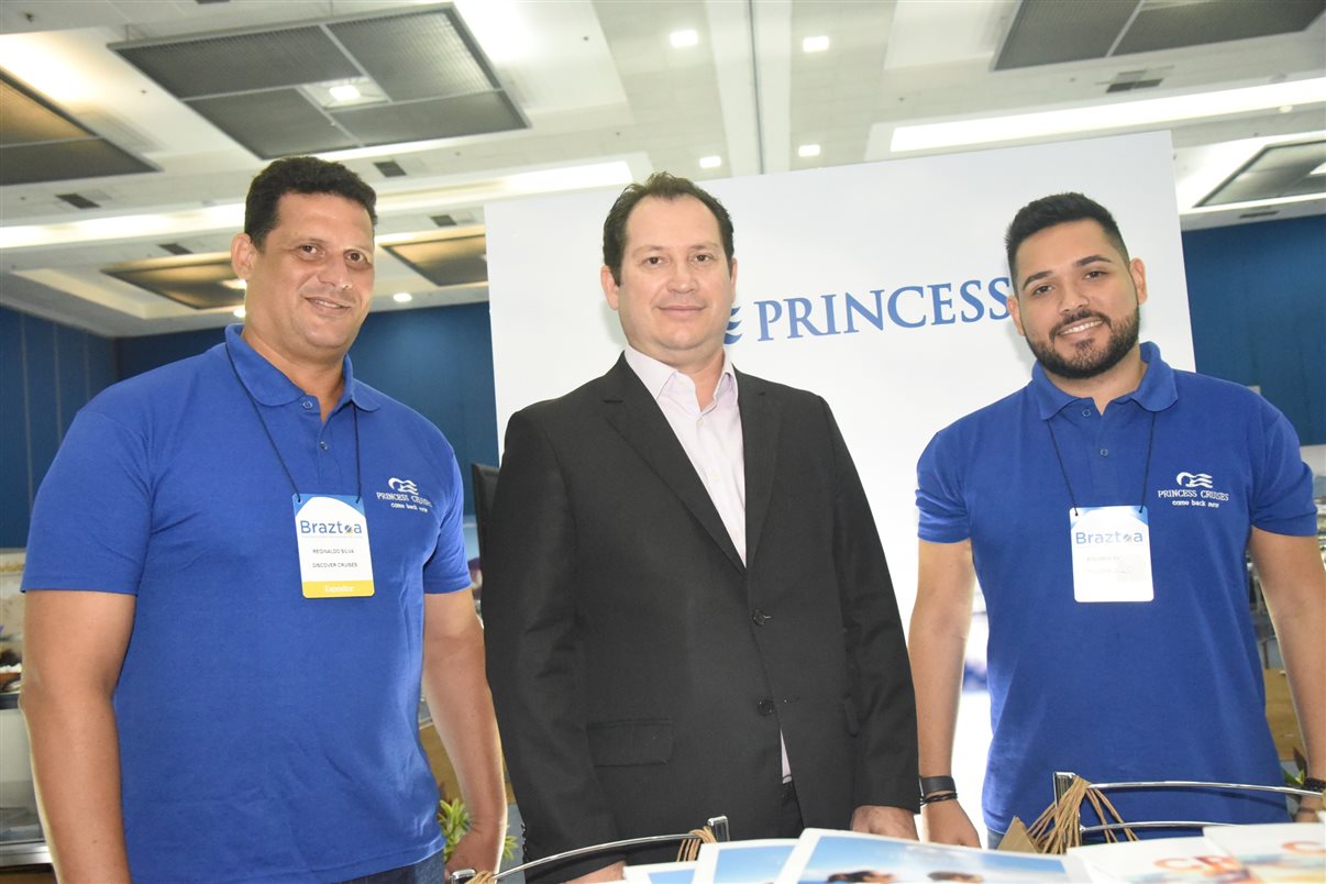 Reginaldo Silva, Pablo Zabala e Eduardo Senra, da Discover Cruises