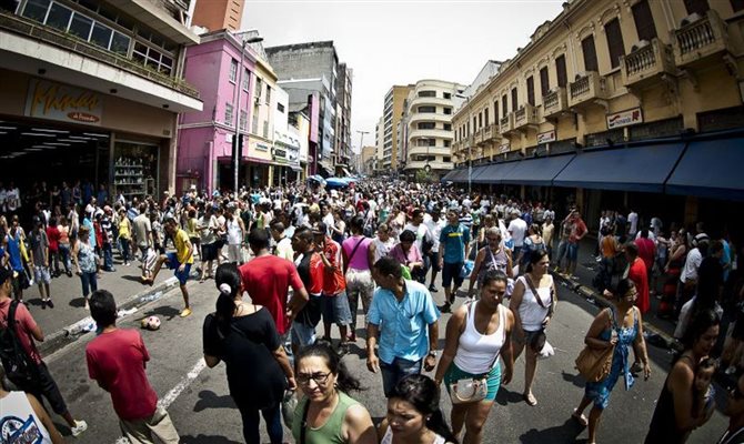 Enquanto negócios localizados em feiras e shoppings registraram queda de 50% no faturamento, para lojas de ruas a queda é de 36%