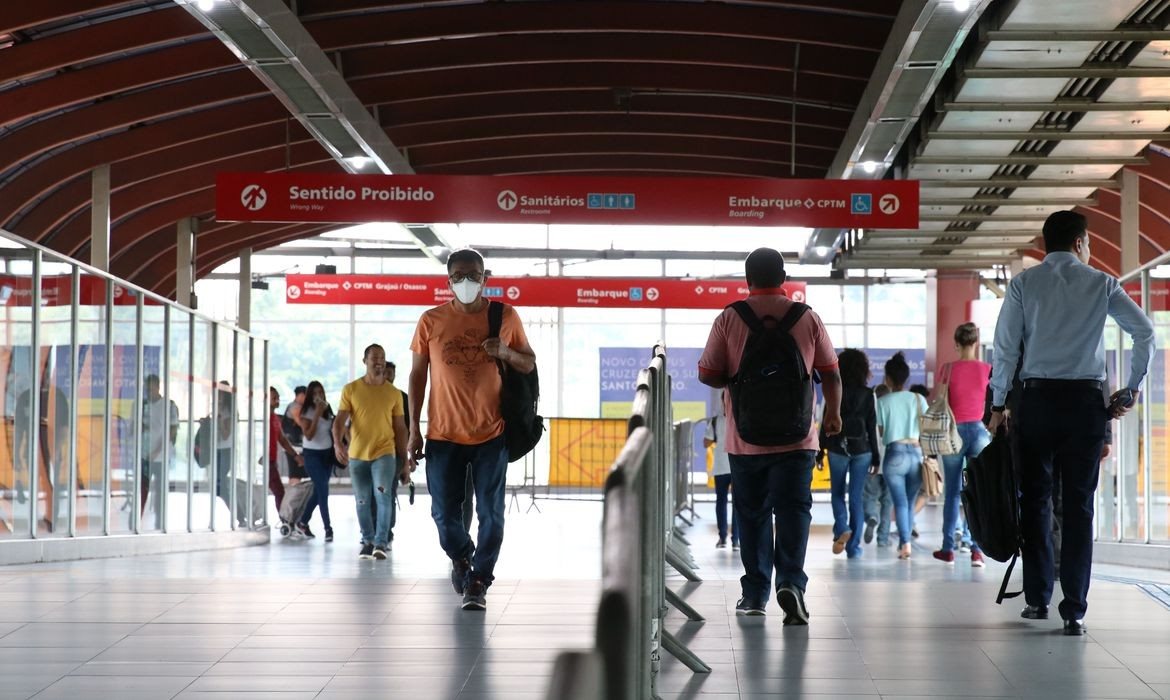Em São Paulo, as viagens em geral foram reduzidas em 29% e os deslocamentos por conta de trabalho em 32%