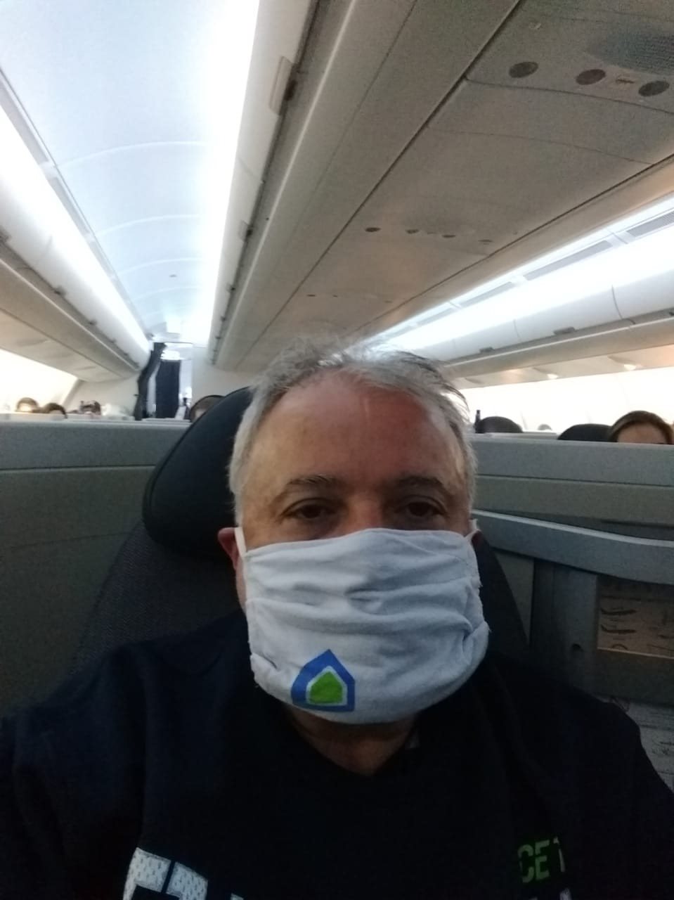 Carlos Prado a bordo de voo da Azul rumo a Orlando em abril de 2020