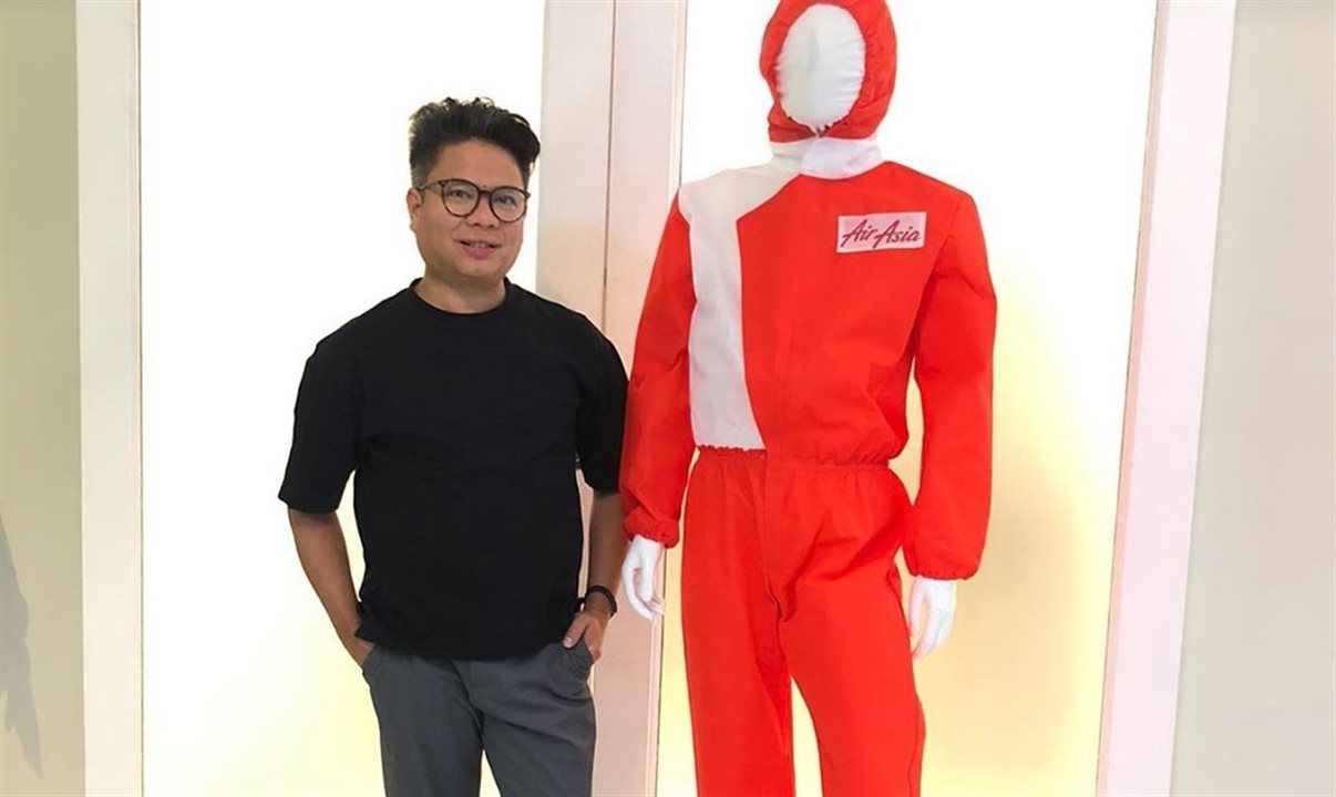 Puey Quiñones, designer que idealizou os novos uniformes da AirAsia