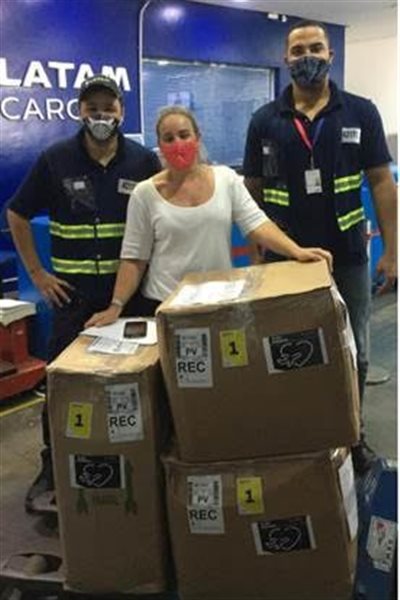 Funcionários da LATAM Cargo do Rio de Janeiro e representante do Instituto IMPACTO