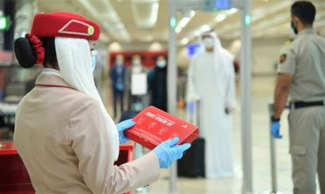 Entre as medidas, a companhia irá fornecer kits de higiene a todos os passageiros no aeroporto internacional de Dubai