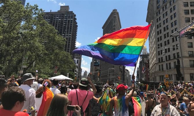A Parada do Orgulho LGBTQ+ e o carnaval de rua contribuem para tornar a cidade inclusiva