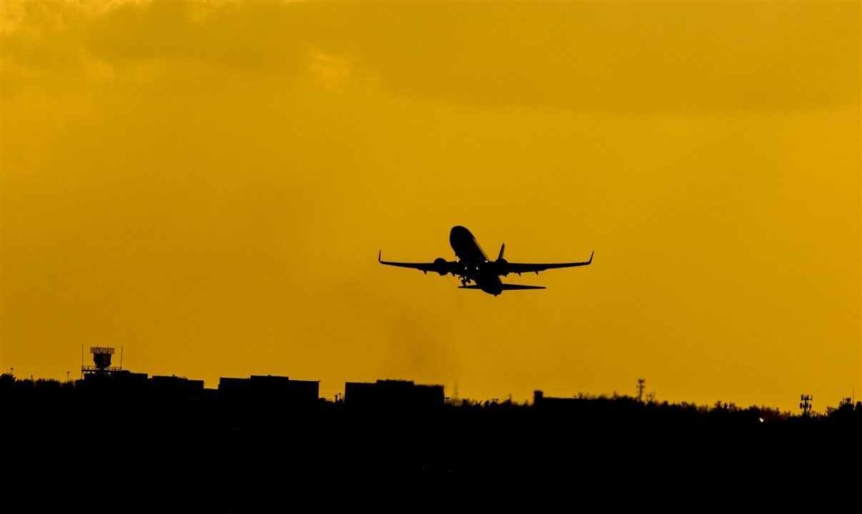 Tráfego de passageiros aéreos aumenta em julho, mas segue bem abaixo dos níveis pré-covid, segundo Iata