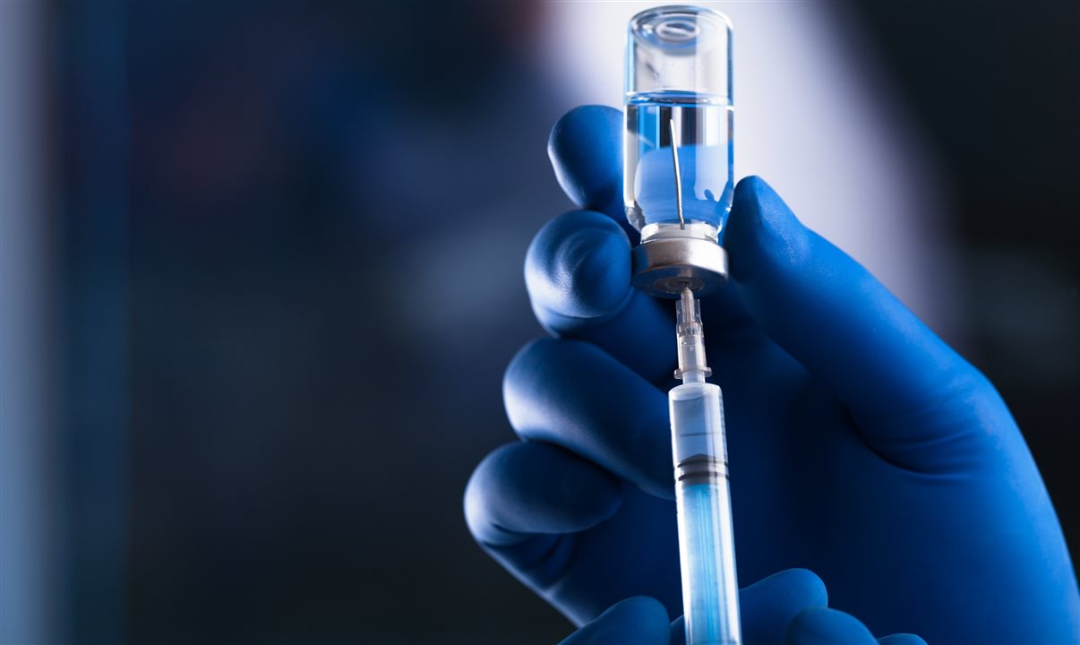 Anvisa aprova produção completa da vacina AstraZeneca no Brasil