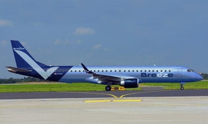 Breeze Airways negocia jatos da Embraer com a Azul. Companhia tem como estratégia utilizar aeronaves de pequeno e médio portes
