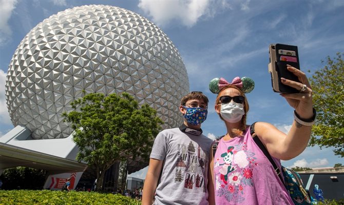 Até agora, nenhuma alteração foi feita em relação à política de máscaras da Disney e outros parques após aumento de casos