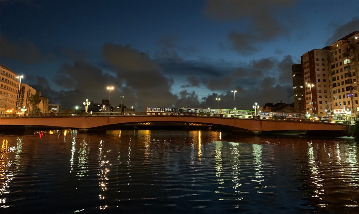 Passeio de catamarã em Recife está entre as atividades turísticas liberadas