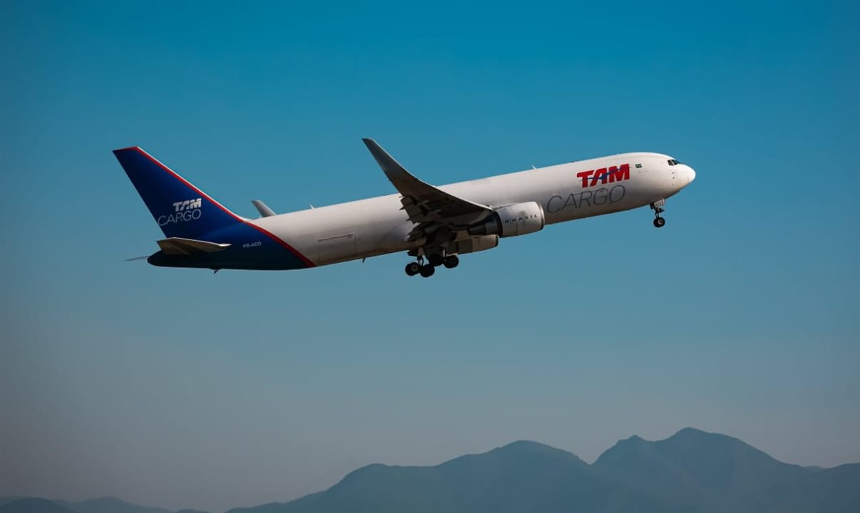 O voo será operado semanalmente em aeronaves do modelo Boeing 767-300F