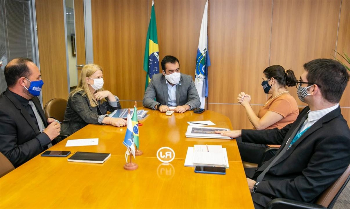 O governador em exercício, Cláudio Castro, se reuniu com líderes das secretarias  Estado de Turismo e de Cultura e Economia