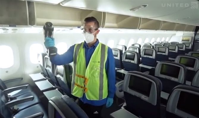 United Airlines passa a aplicar em suas aeronaves um revestimento antimicrobiano que forma uma barreira entre as superfícies e inibe o crescimento de micróbios